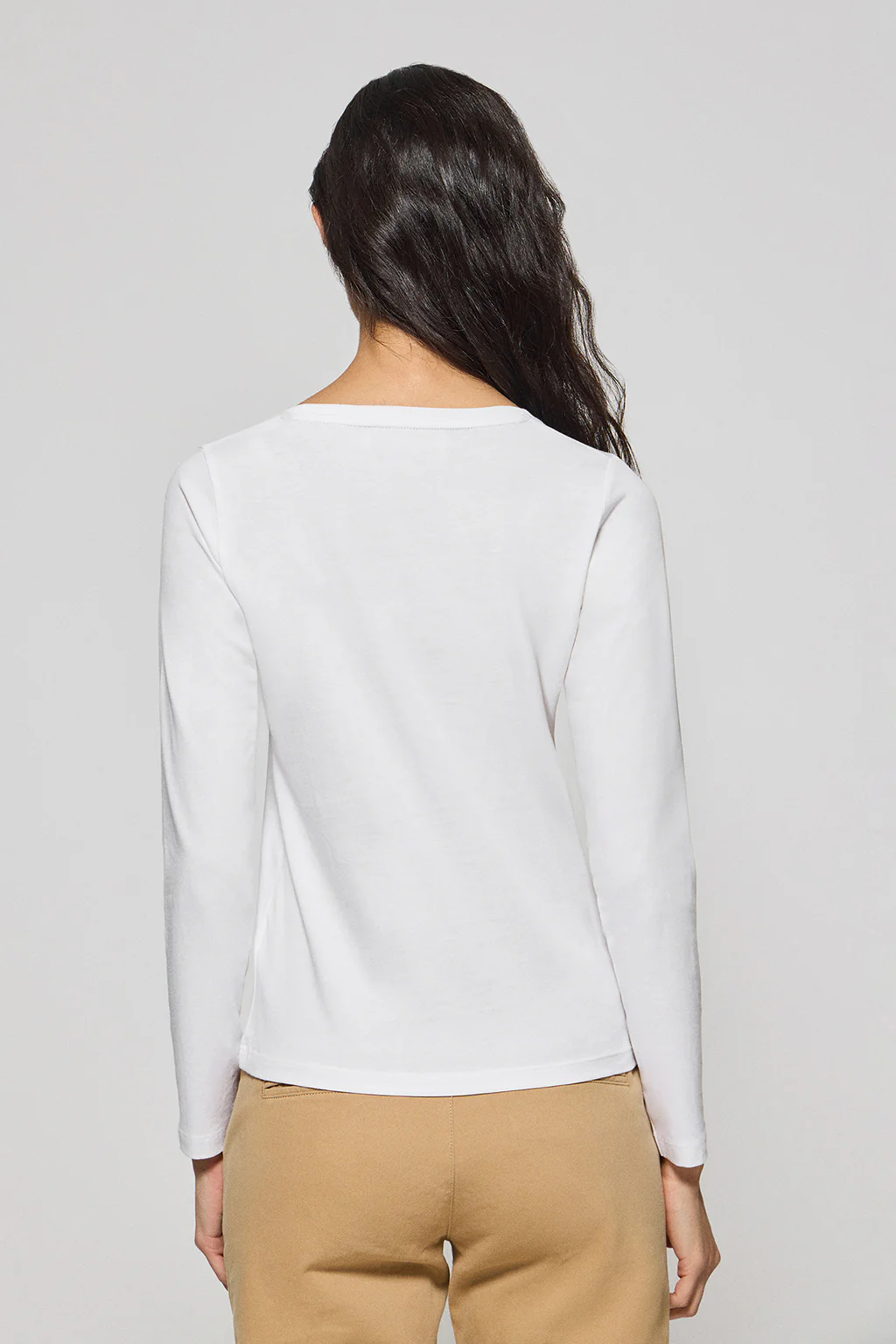 White long-sleeve basic T-shirt with Rigby Go logo - Image 2