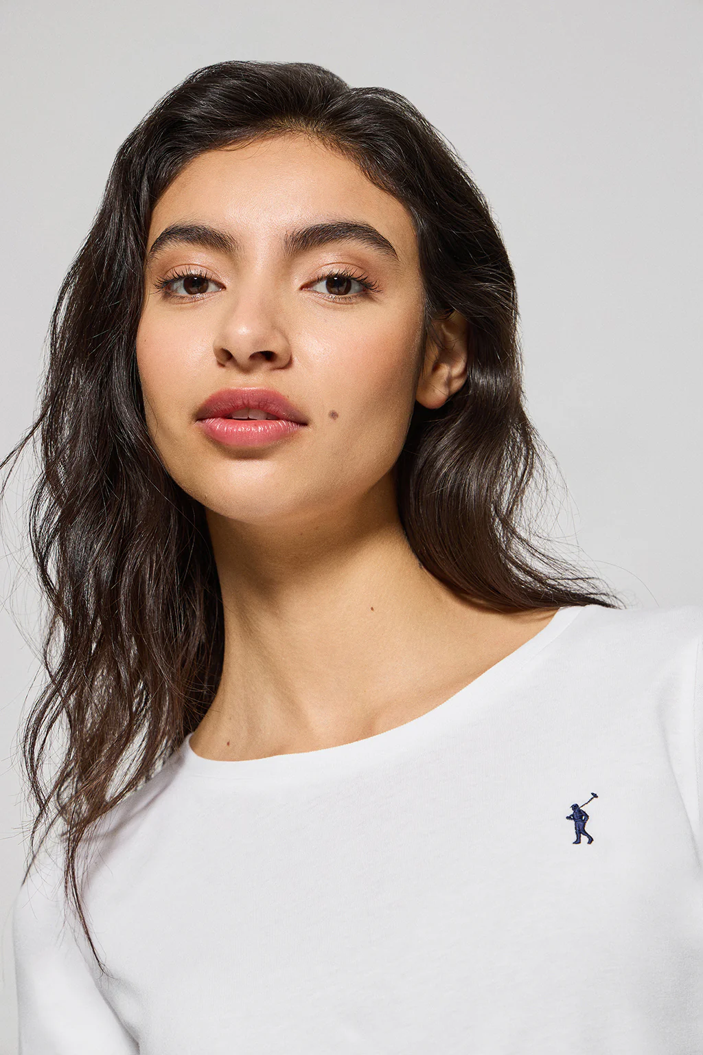 White long-sleeve basic T-shirt with Rigby Go logo - Image 3