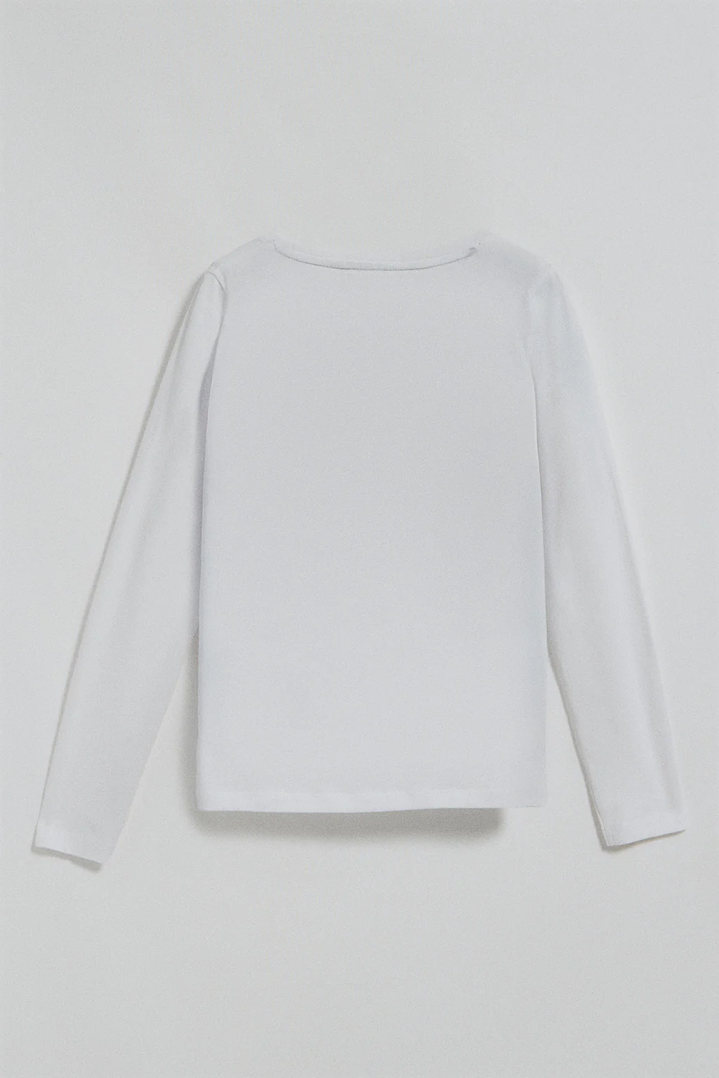 White long-sleeve basic T-shirt with Rigby Go logo - Image 6