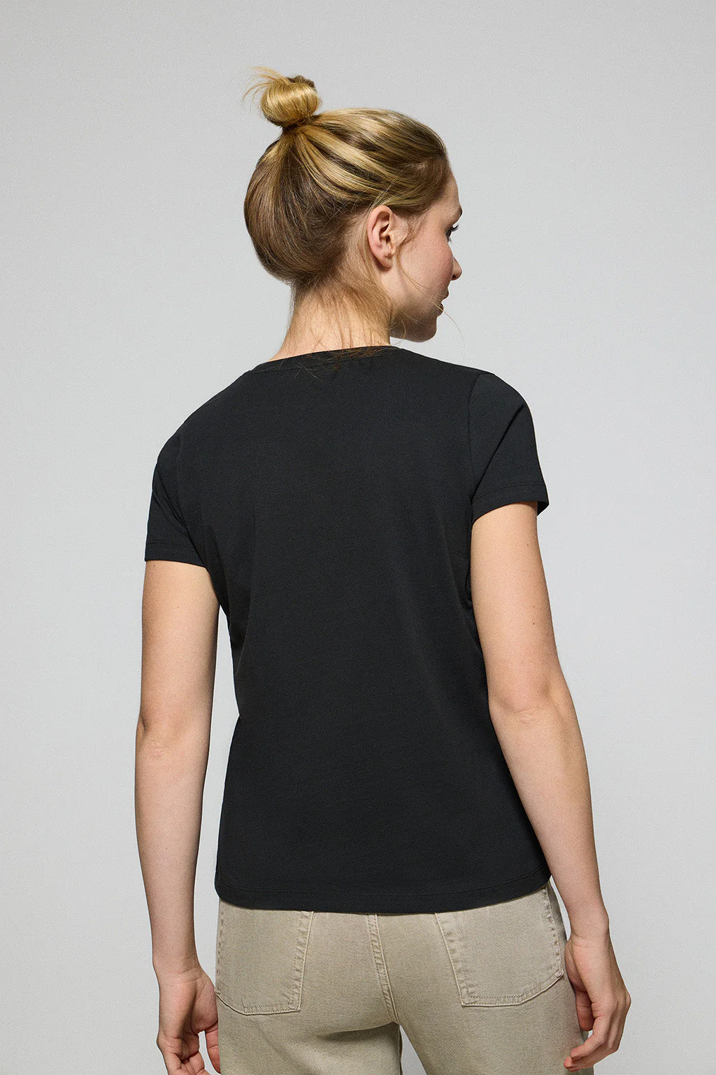 Black V-neck short-sleeve tee with Rigby Go embroidery - Image 4