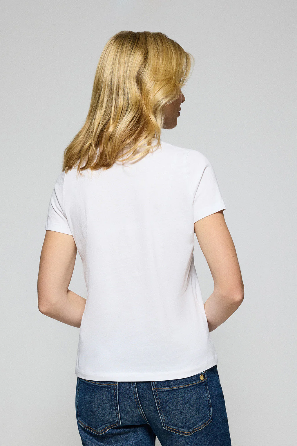 White V-neck short-sleeve tee with Rigby Go embroidery - Image 4