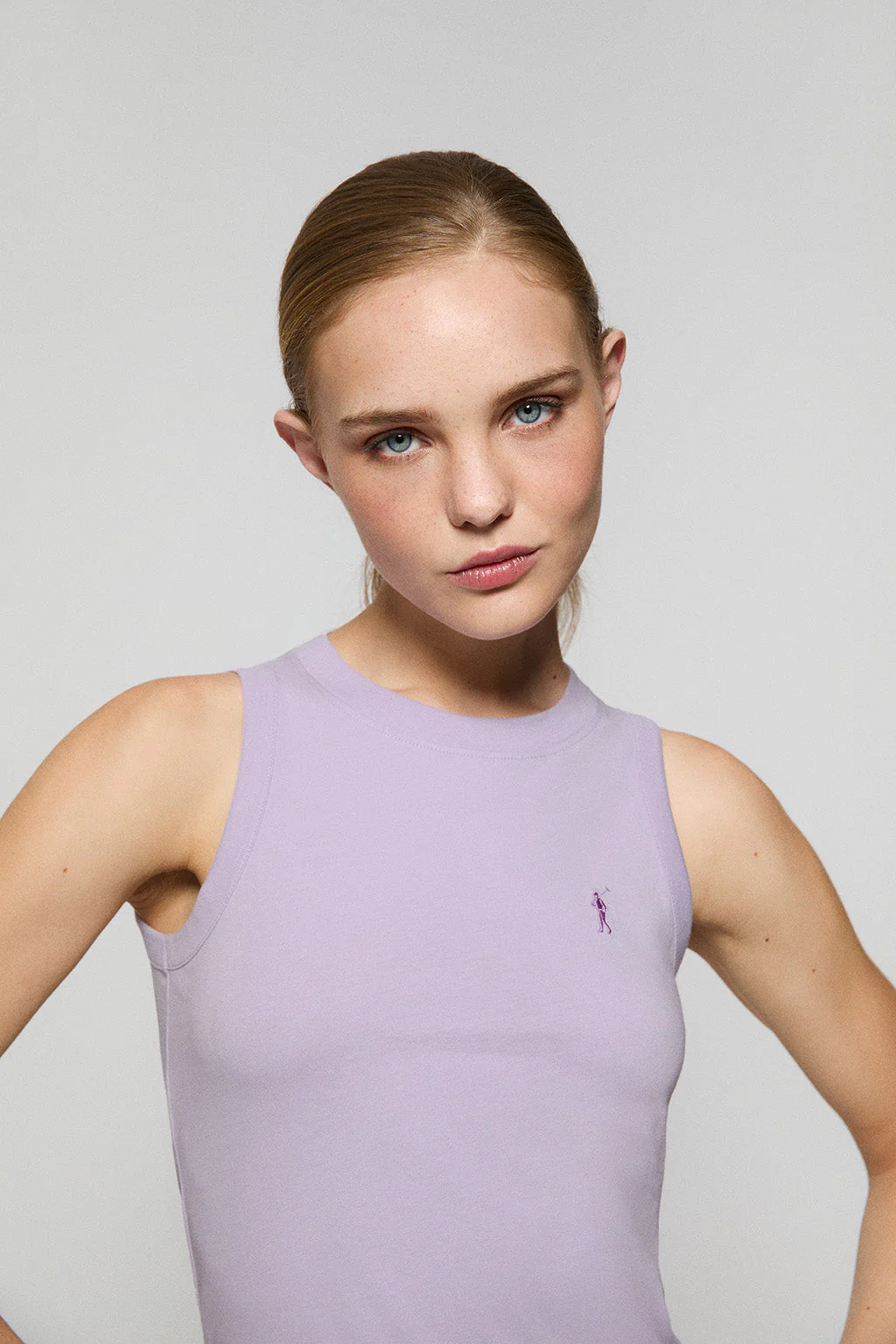 Lavender-blue sleeveless basic tee with round neck and Rigby Go embroidered logo - Image 2