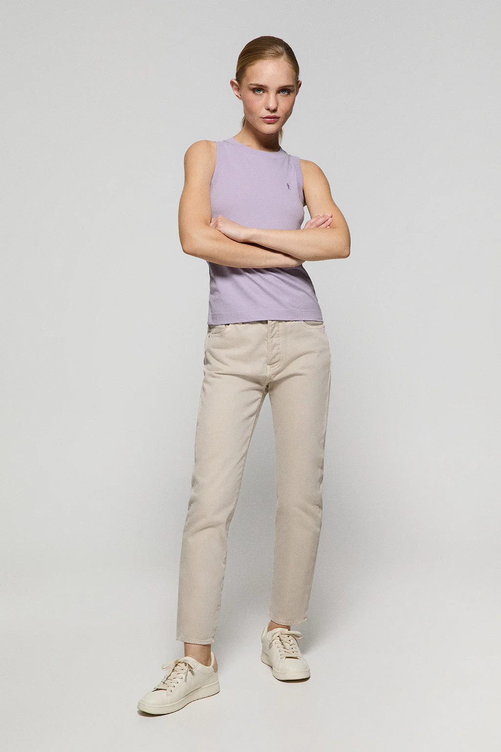 Lavender-blue sleeveless basic tee with round neck and Rigby Go embroidered logo - Image 3