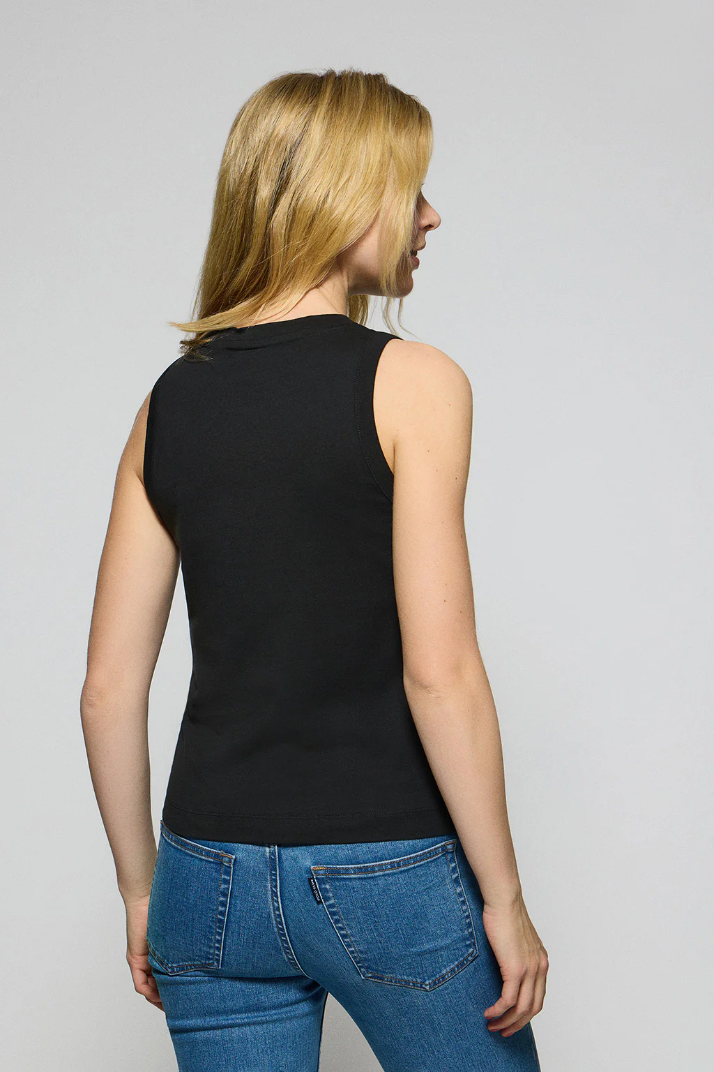 Black sleeveless basic tee with round neck and Rigby Go embroidered logo - Image 2