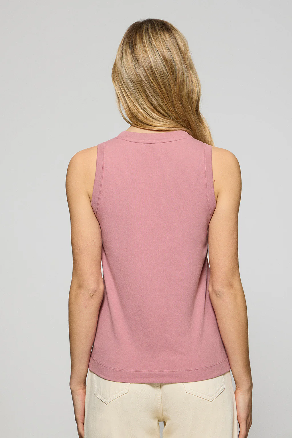 Dusty-pink sleeveless basic tee with round neck and Rigby Go embroidered logo - Image 2