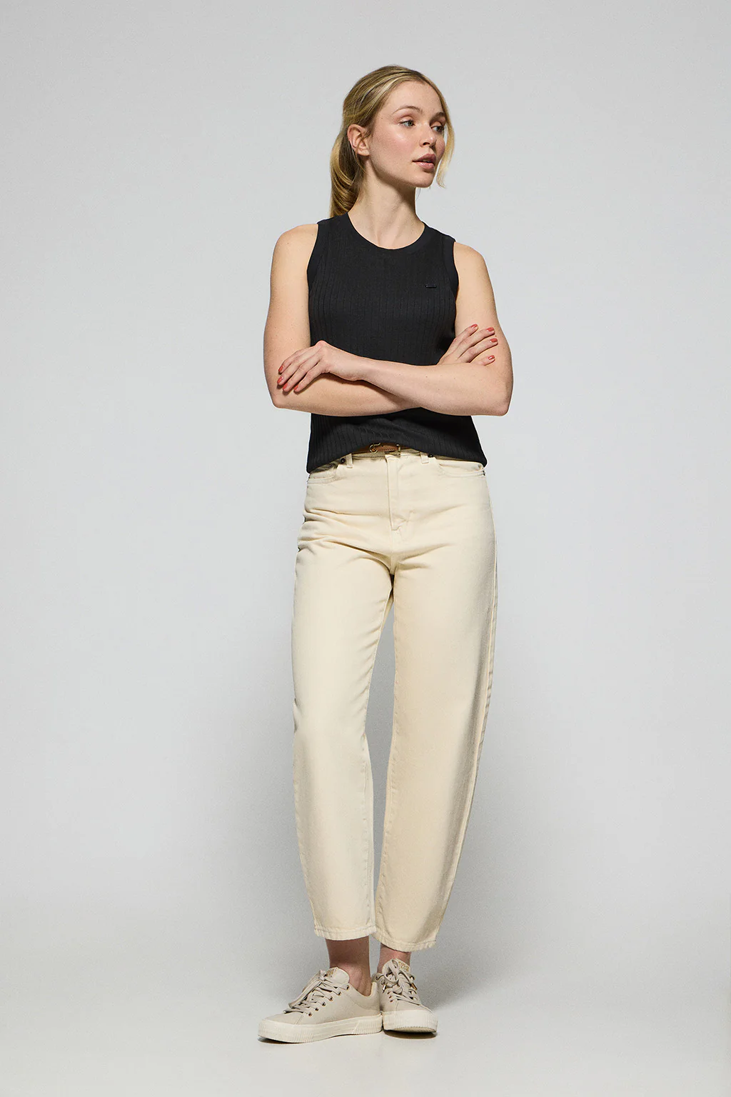 Black ribbed tanker top Tamika with Polo Club pearly button - Image 4