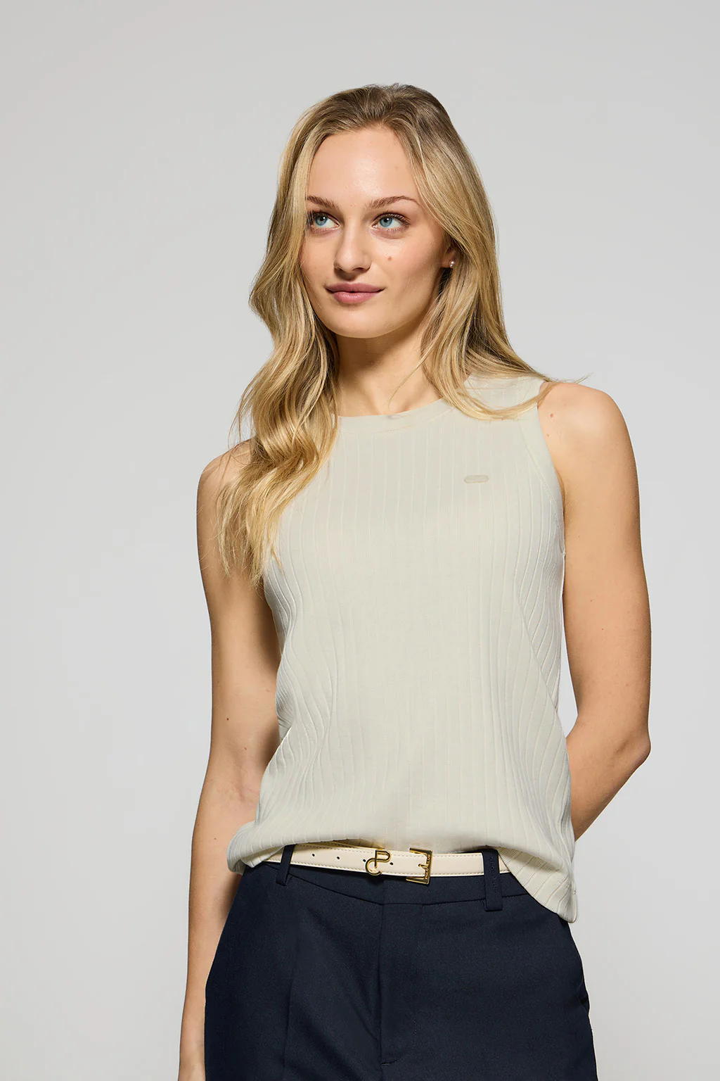 Nude ribbed tank top Tamika with Polo Club pearly button