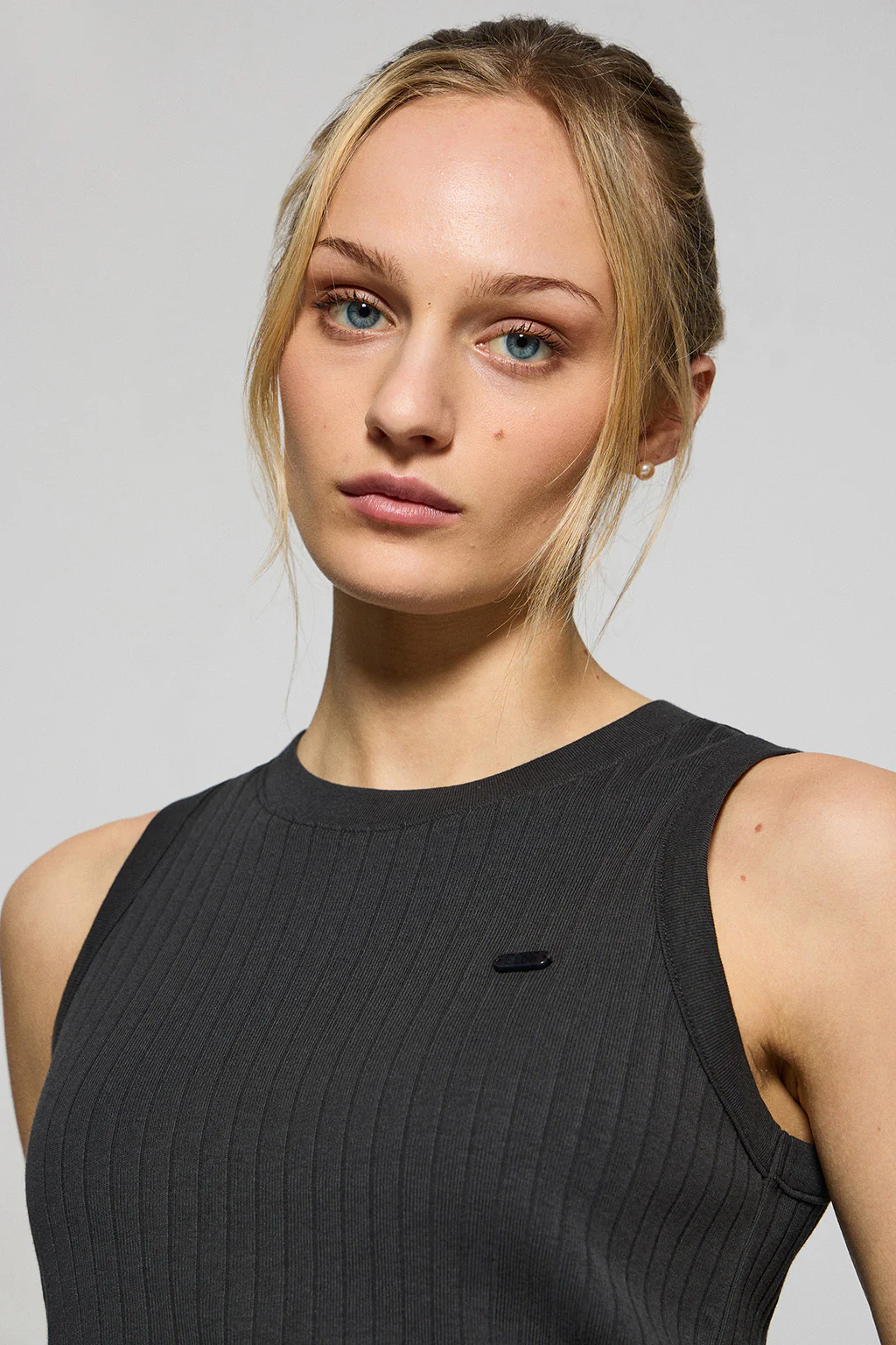 Black ribbed tanker top Tamika with Polo Club pearly button - Image 3
