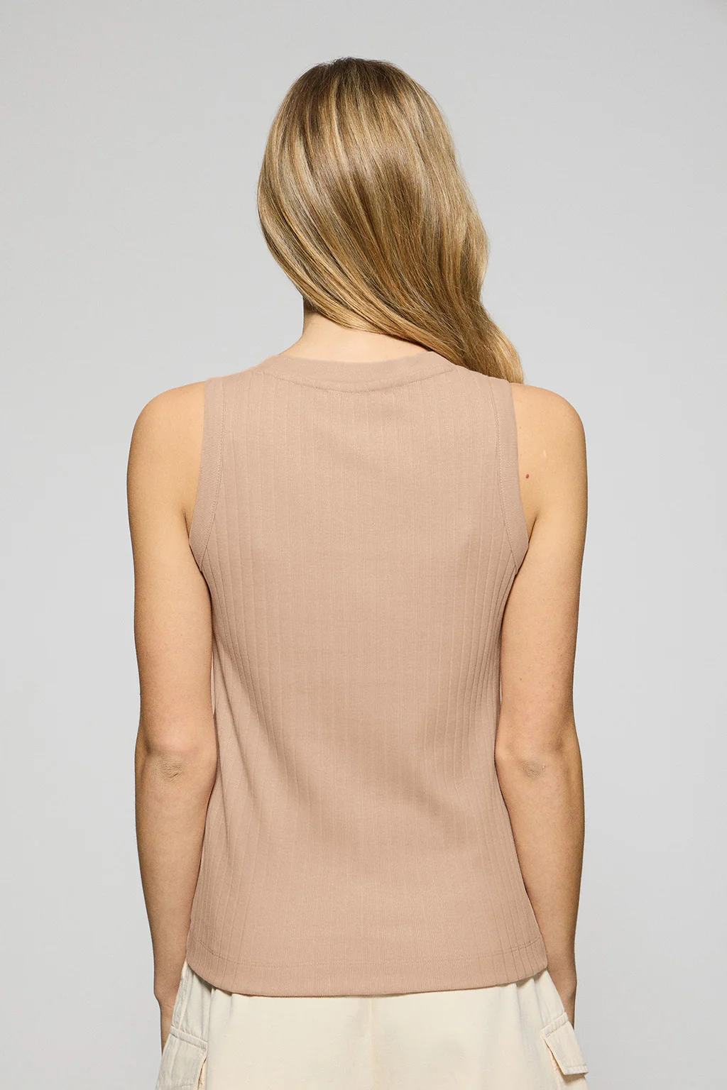 Blush-pink ribbed tank top Tamika with Polo Club pearly button - Image 2