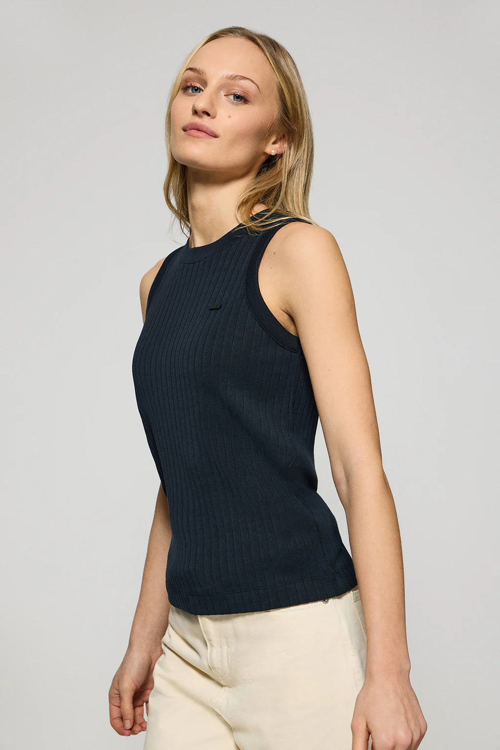Navy-blue ribbed tank top Tamika with Polo Club pearly button
