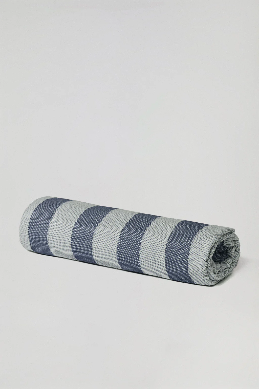 Navy-blue striped Portofino hammam towel - Image 4