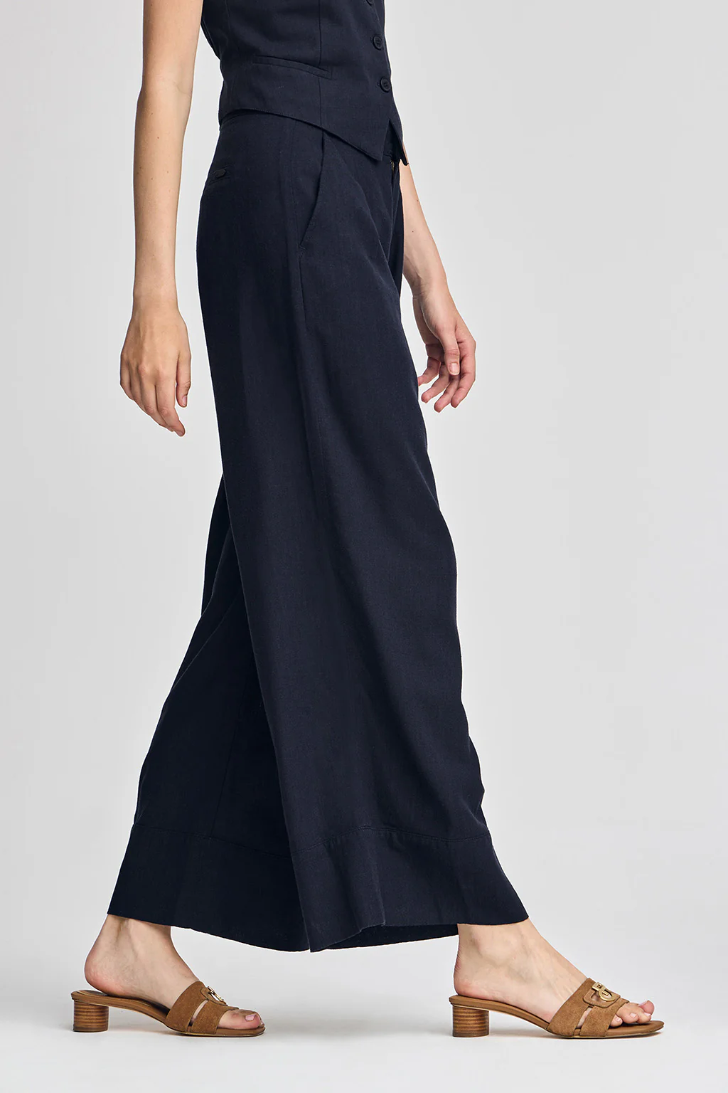 Navy-blue trousers Deia in cotton and linen with Polo Club details - Image 3