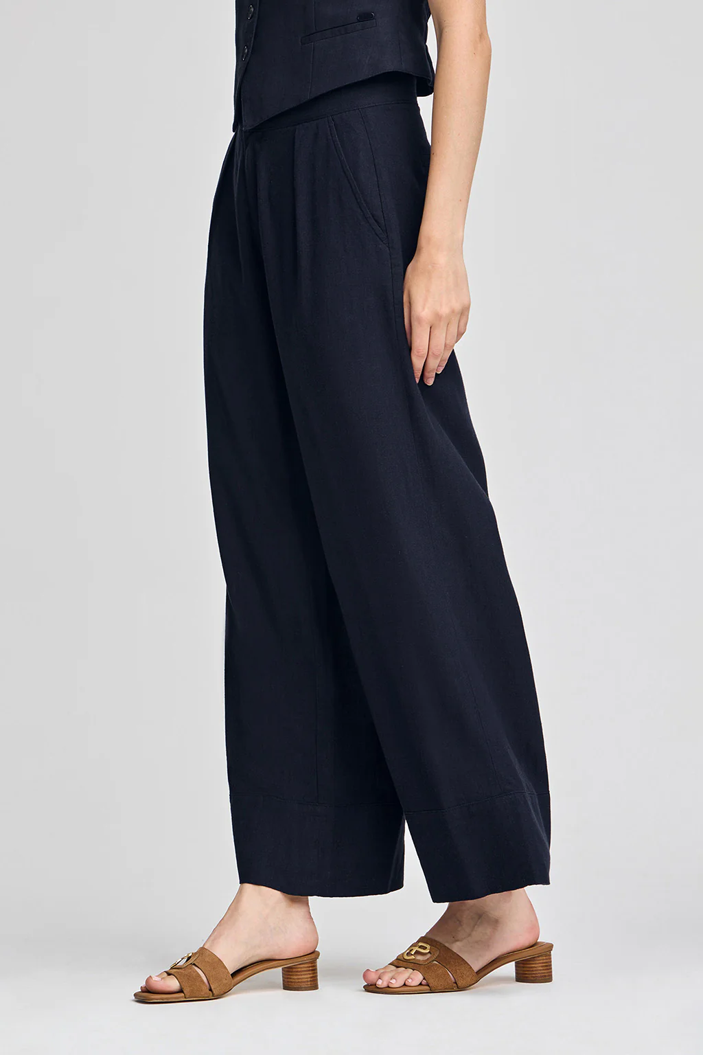 Navy-blue trousers Deia in cotton and linen with Polo Club details - Image 4