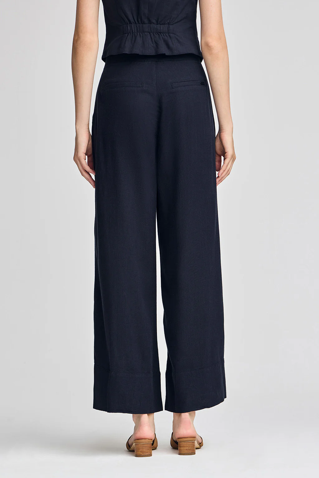Navy-blue trousers Deia in cotton and linen with Polo Club details - Image 5