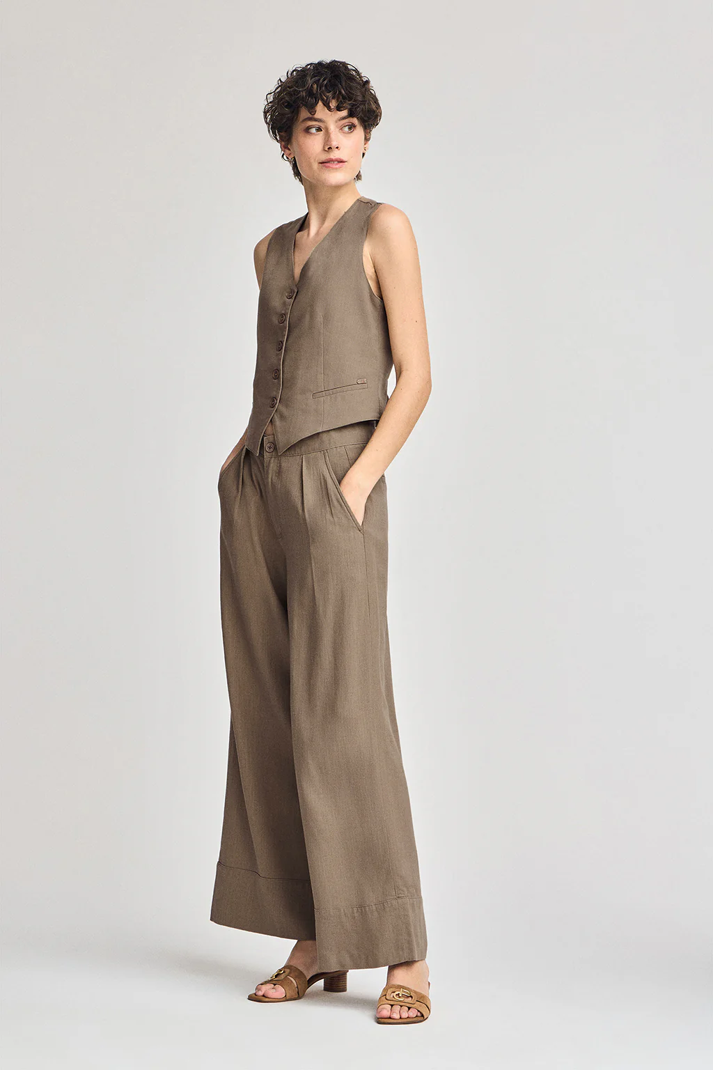 Taupe trousers Deia in cotton and linen with Polo Club details