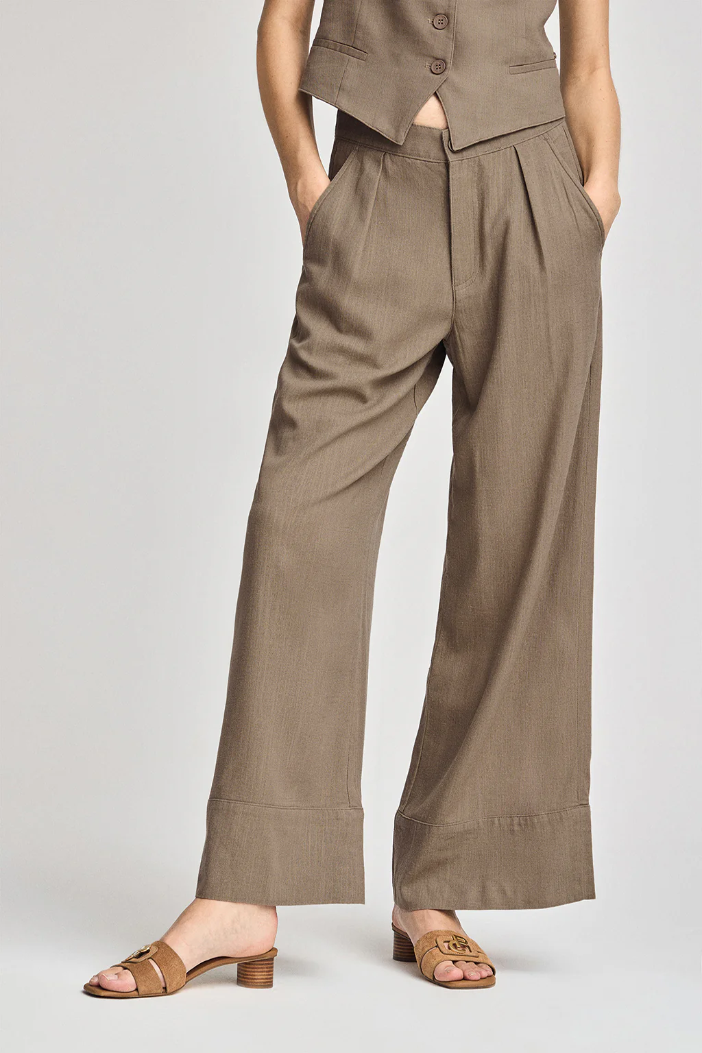 Taupe trousers Deia in cotton and linen with Polo Club details - Image 2