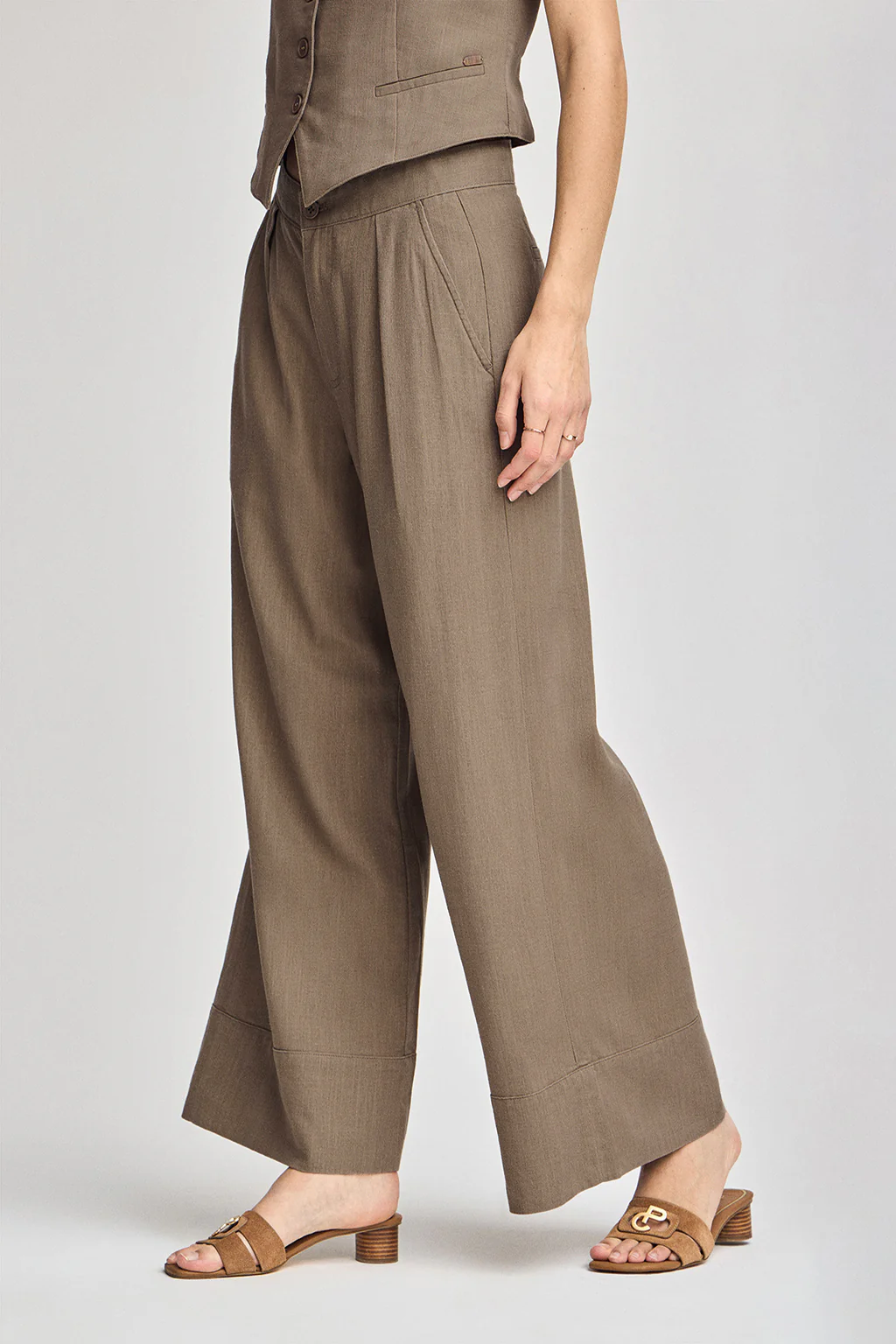 Taupe trousers Deia in cotton and linen with Polo Club details - Image 4