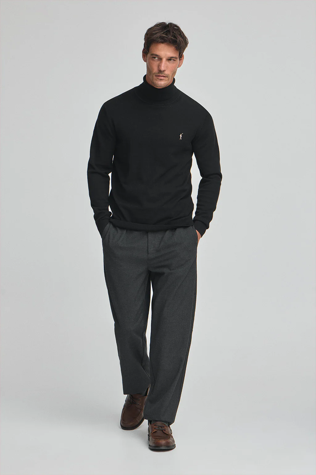 Dark-grey men’s regular-fit chinos with Polo Club details