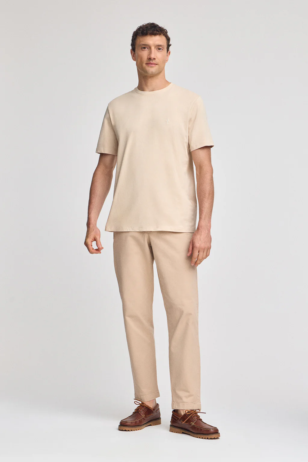 Beige round-neck basic T-shirt with Rigby Best embroidery - Image 4