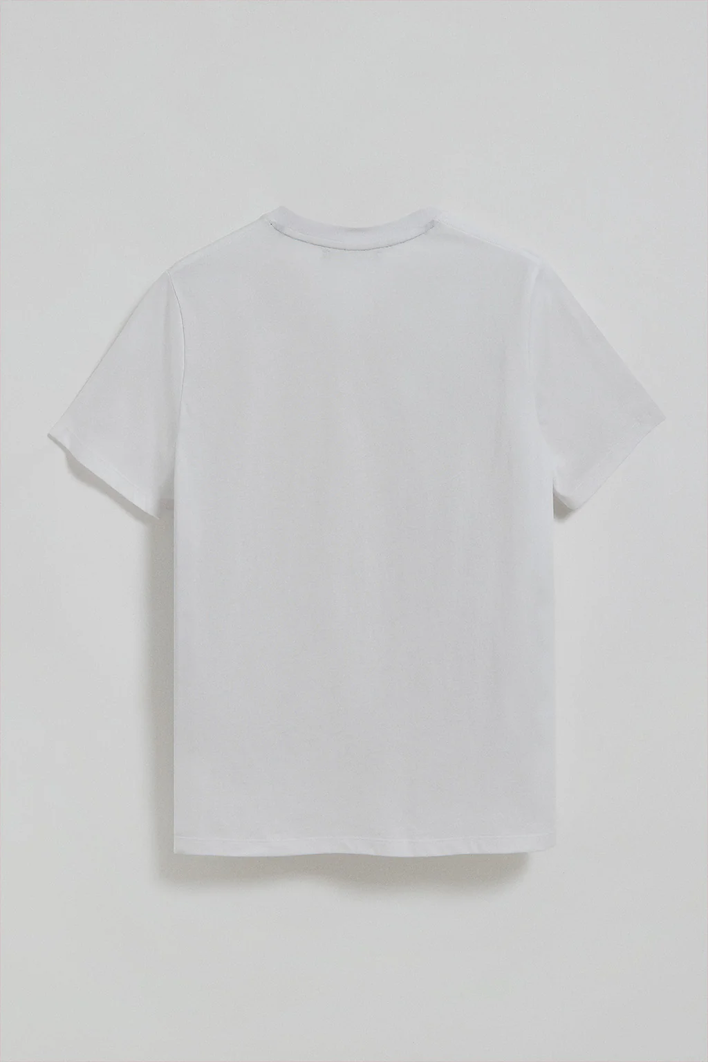 White round-neck tee with pocket and Rigby Go logo - Image 2