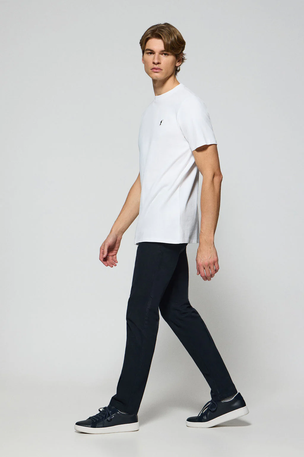 White round-neck T-shirt with Rigby Go embroidered logo - Image 3
