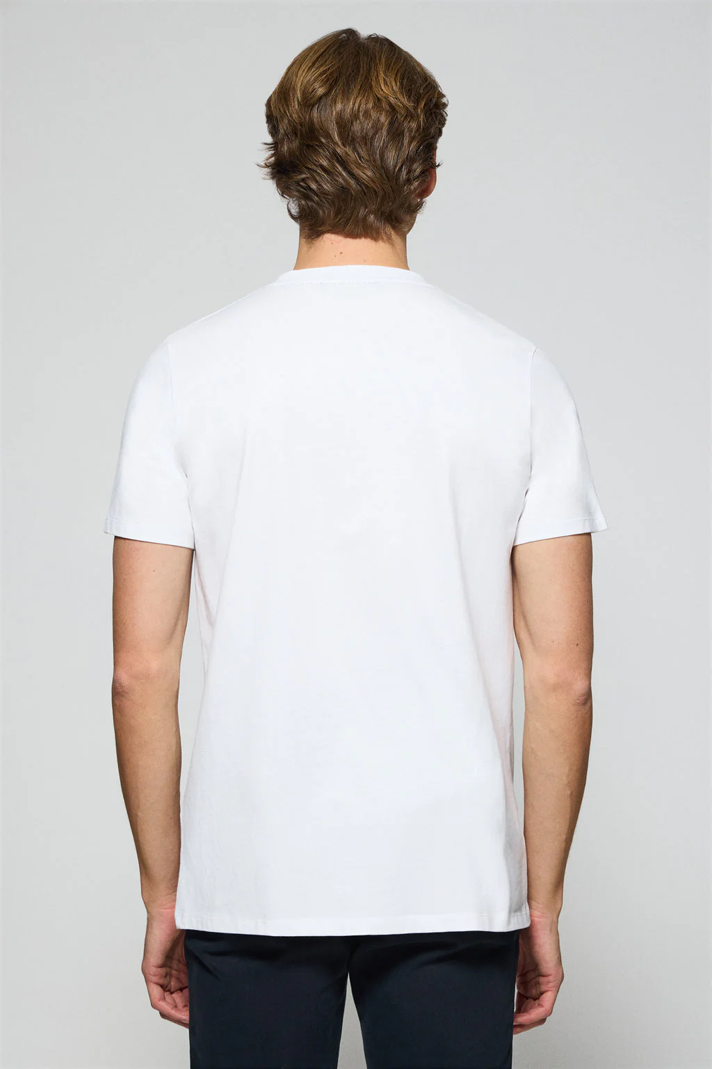 White round-neck T-shirt with Rigby Go embroidered logo - Image 4