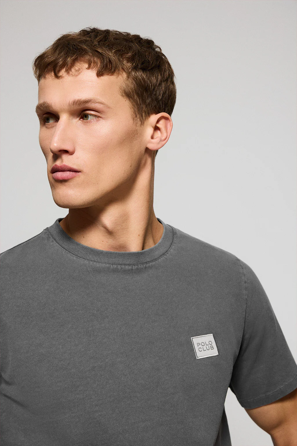 Asphalt-grey garment-dyed tee with round neck and Polo Club rubber logo - Image 3