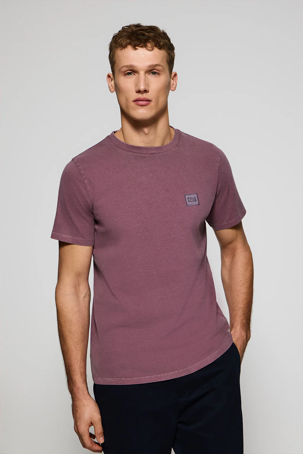 Plum garment-dyed tee with round neck and Polo Club rubber logo