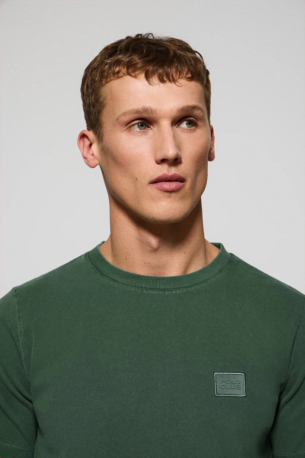 Green garment-dyed tee with round neck and Polo Club rubber logo - Image 3