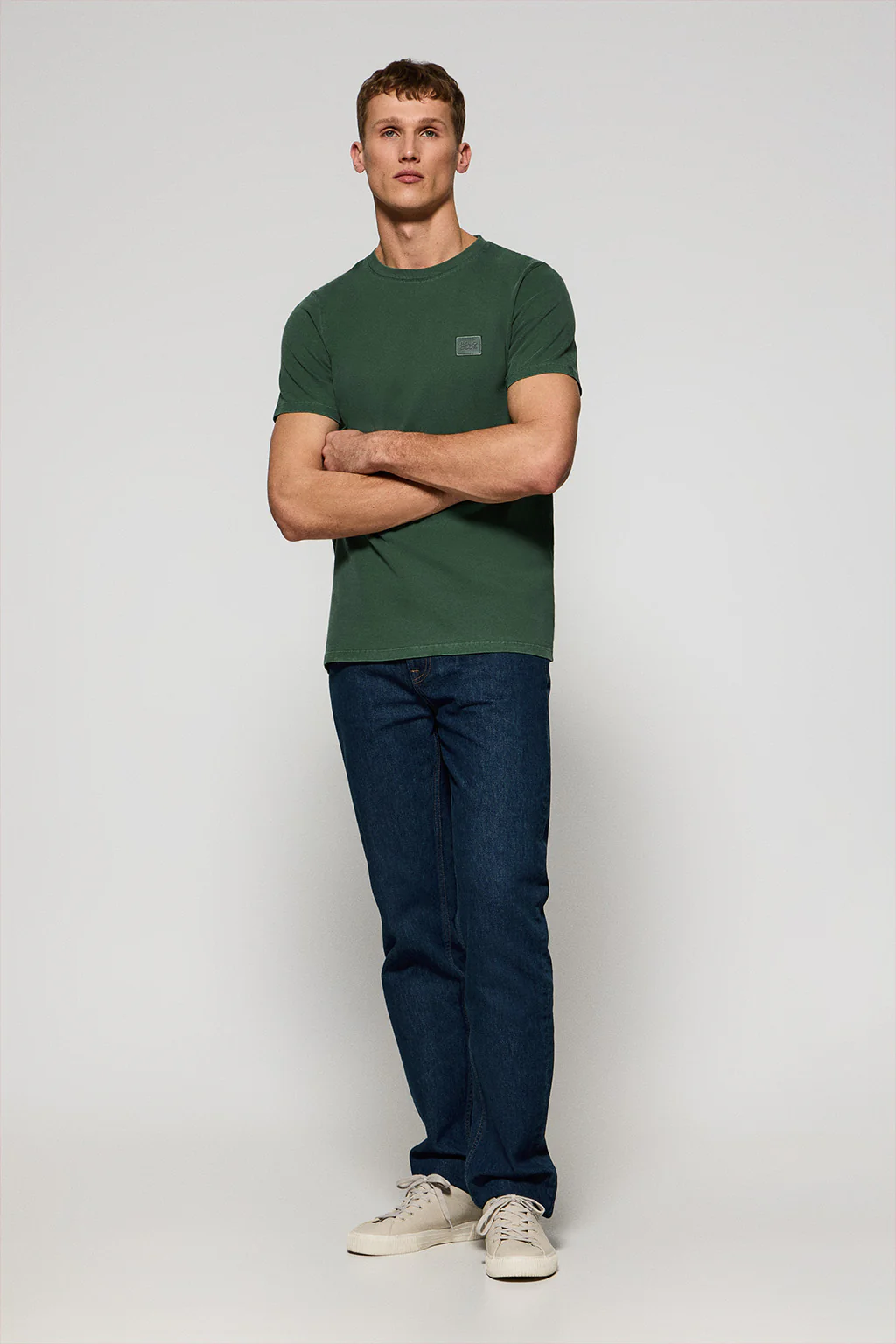 Green garment-dyed tee with round neck and Polo Club rubber logo - Image 4