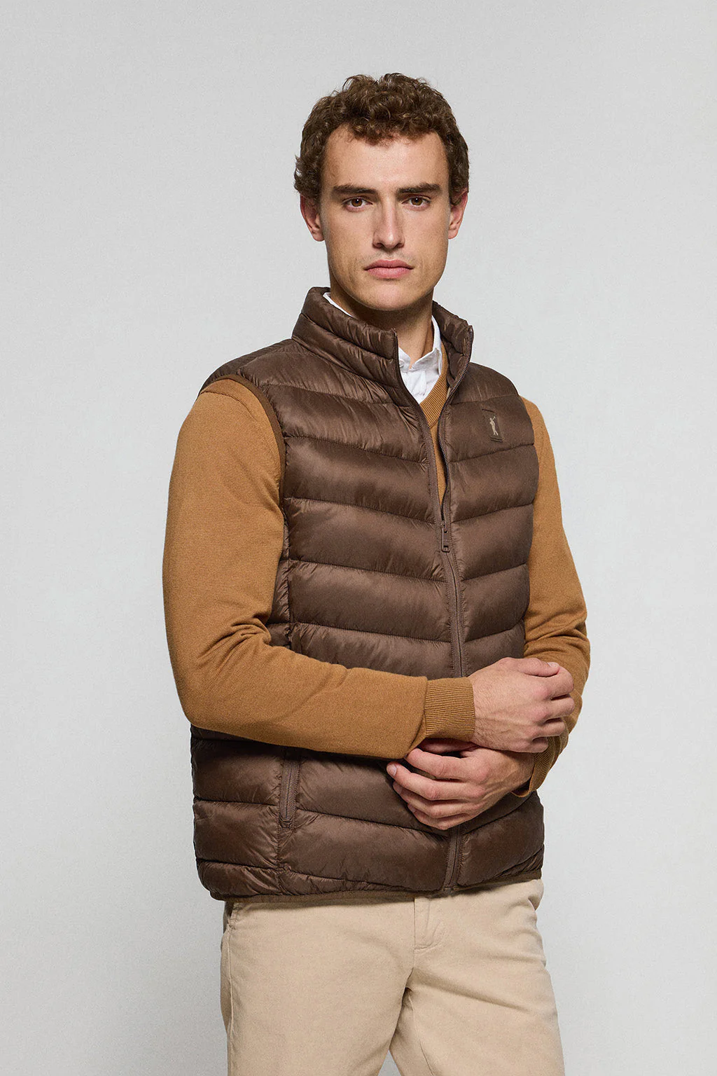 Brown ultralight vest Chase with Rigby Go patch