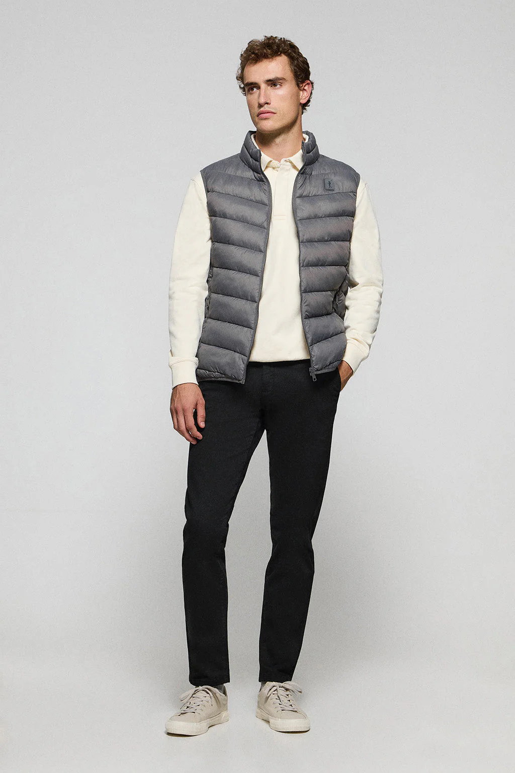 Dark-grey ultralight vest Chase with Rigby Go patch - Image 3
