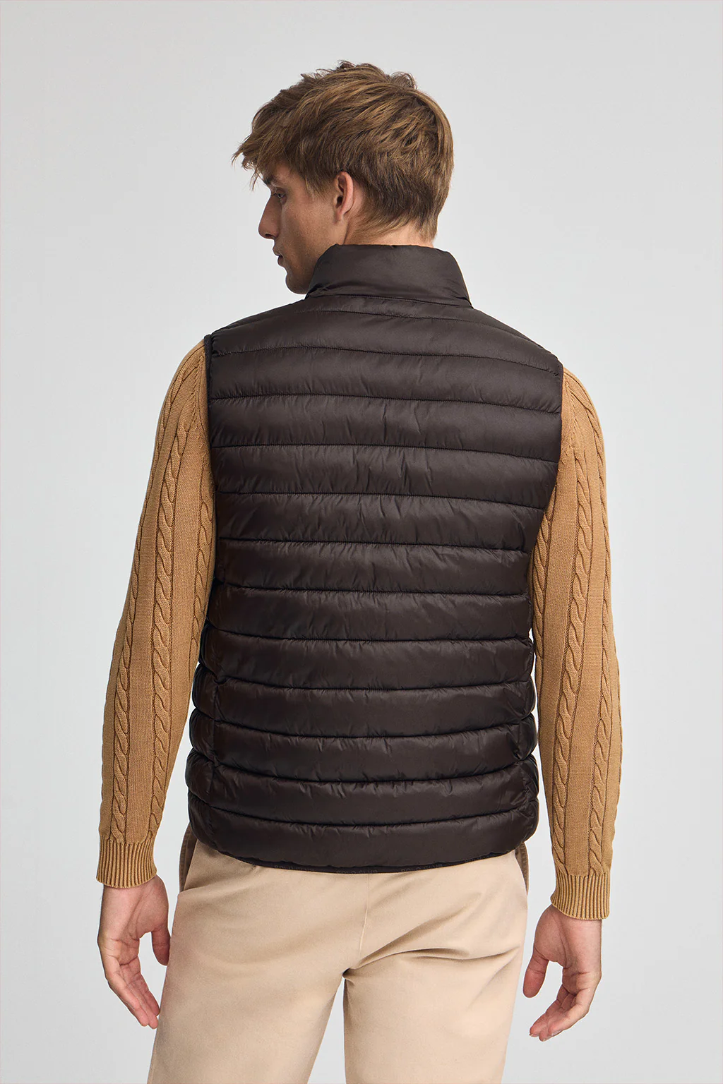 Dark-chocolate ultralight vest with Rigby Go logo - Image 4