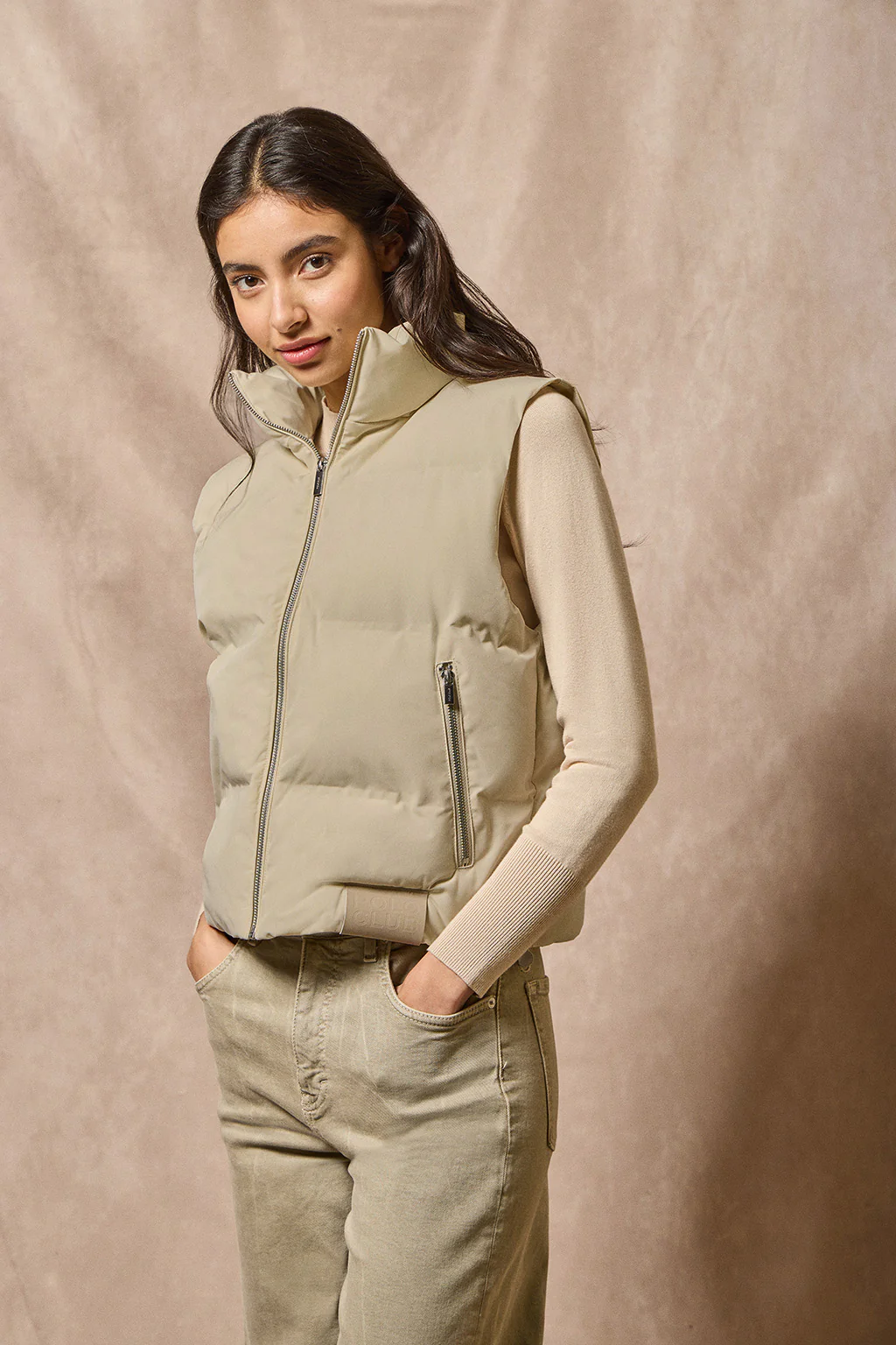 Beige puffer vest New York with Polo Club details - Image 13