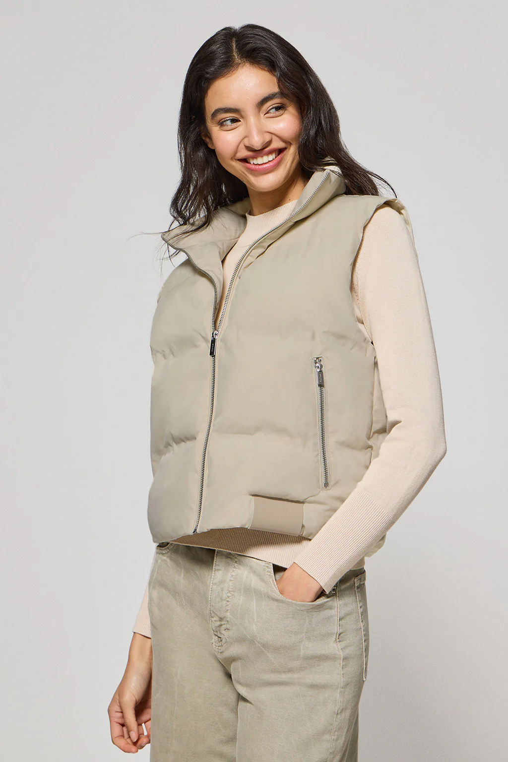 Beige puffer vest New York with Polo Club details - Image 5