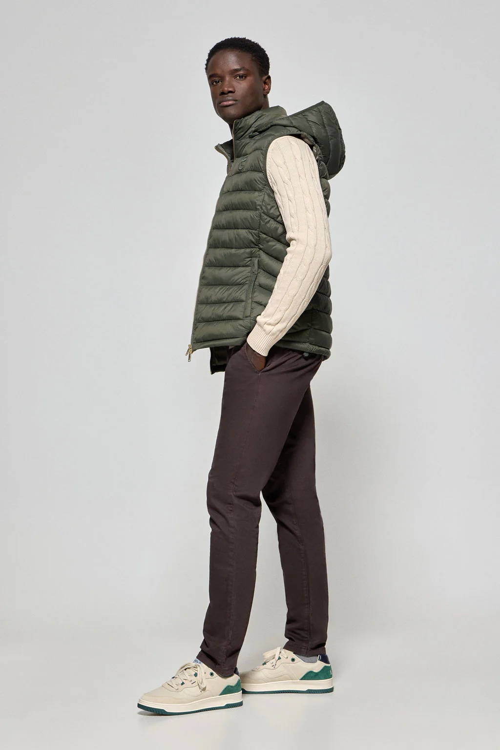 Green ultralight vest Pau with detachable hood and PC embroidery - Image 3