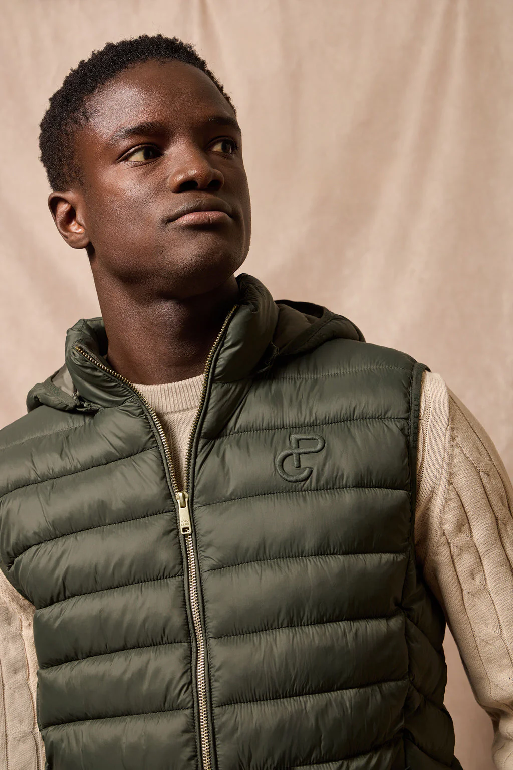 Green ultralight vest Pau with detachable hood and PC embroidery - Image 6