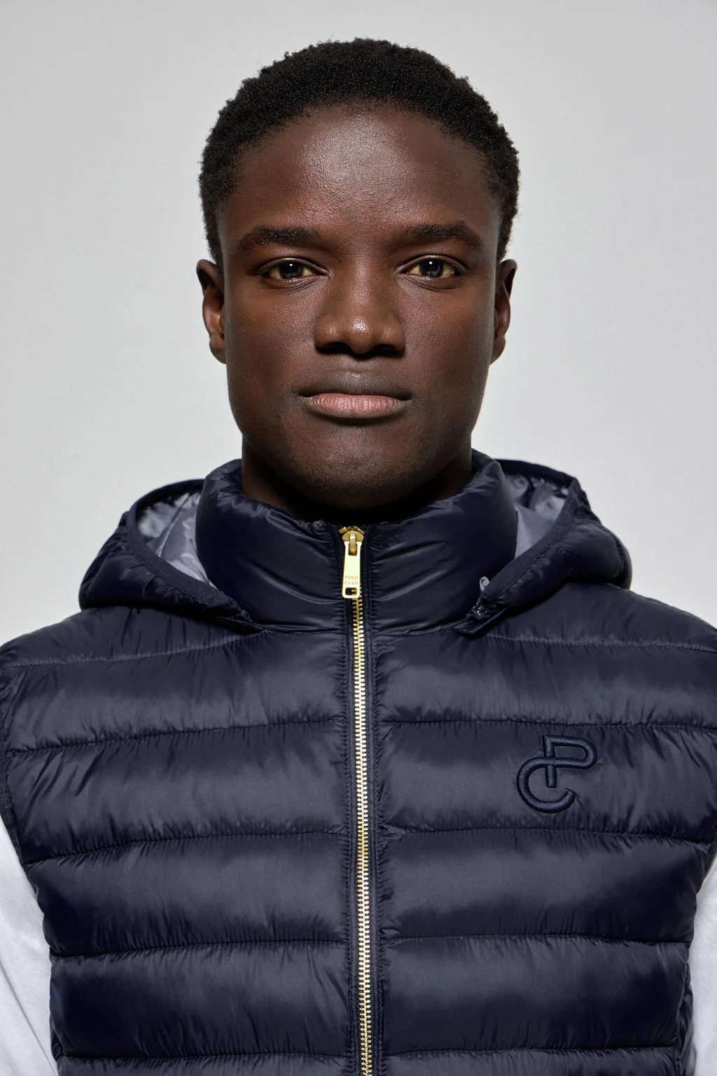 Navy-blue ultralight vest Pau with detachable hood and PC embroidery - Image 2