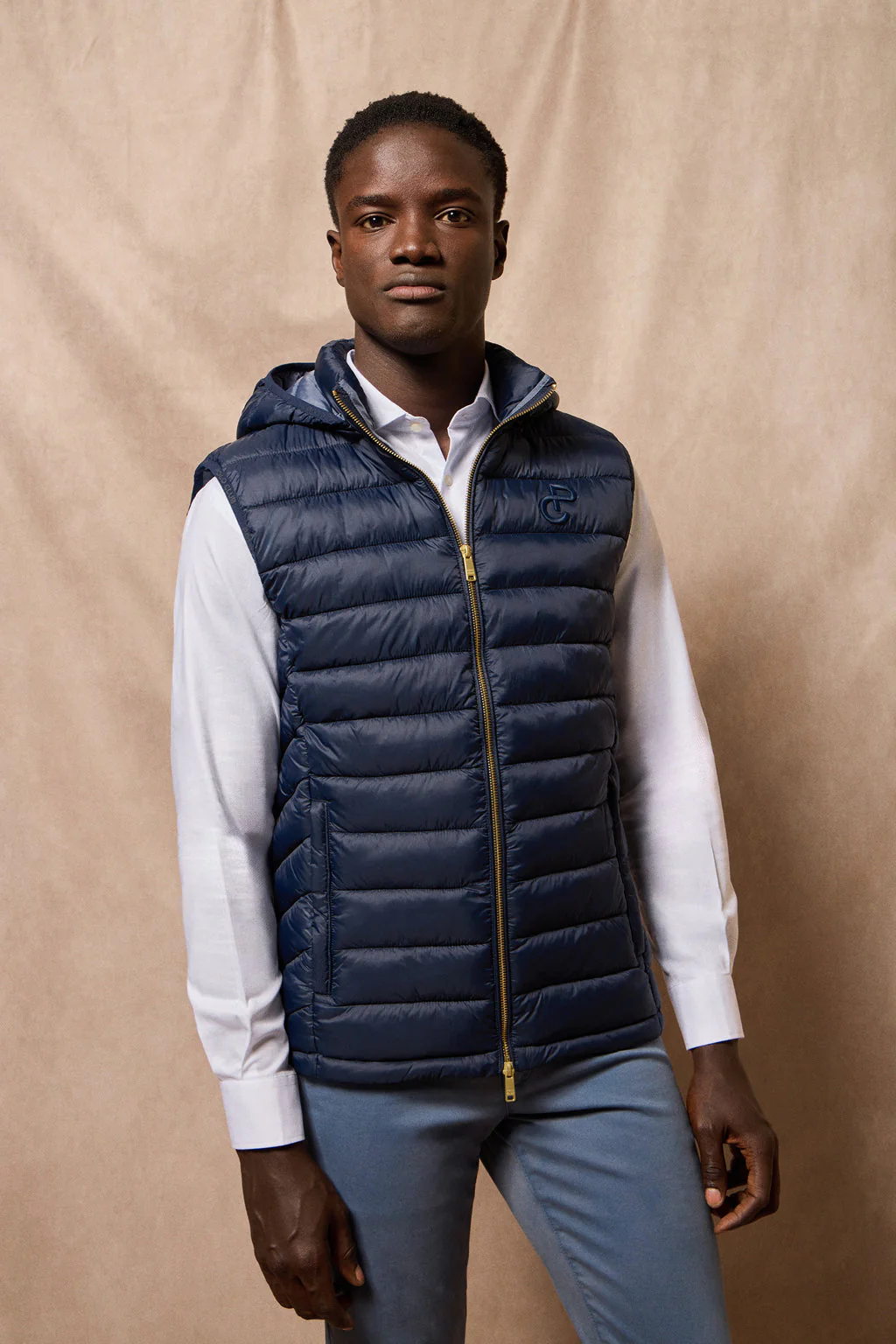 Navy-blue ultralight vest Pau with detachable hood and PC embroidery - Image 4
