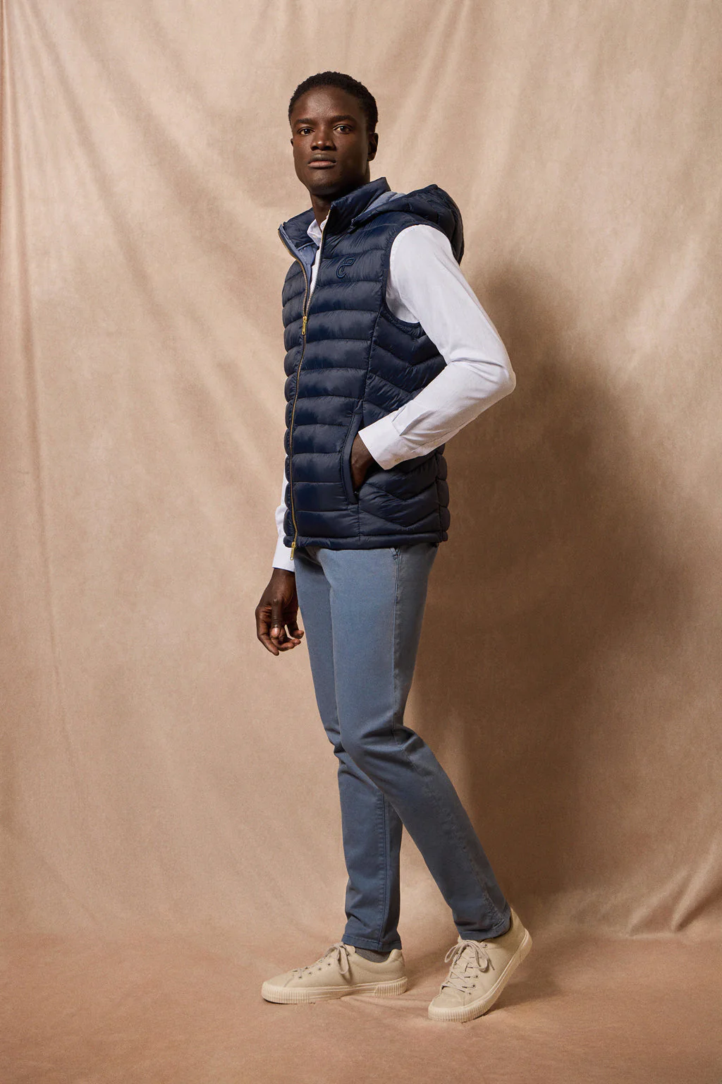 Navy-blue ultralight vest Pau with detachable hood and PC embroidery - Image 5