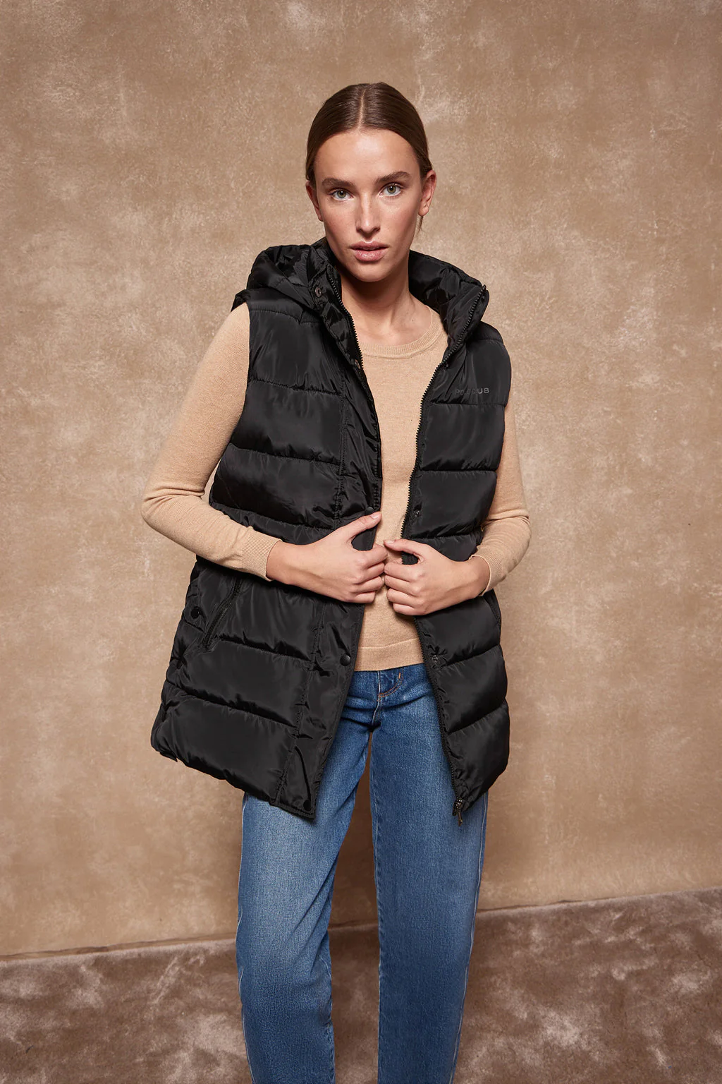 Black puffer vest with hood and Polo Club print - Image 5