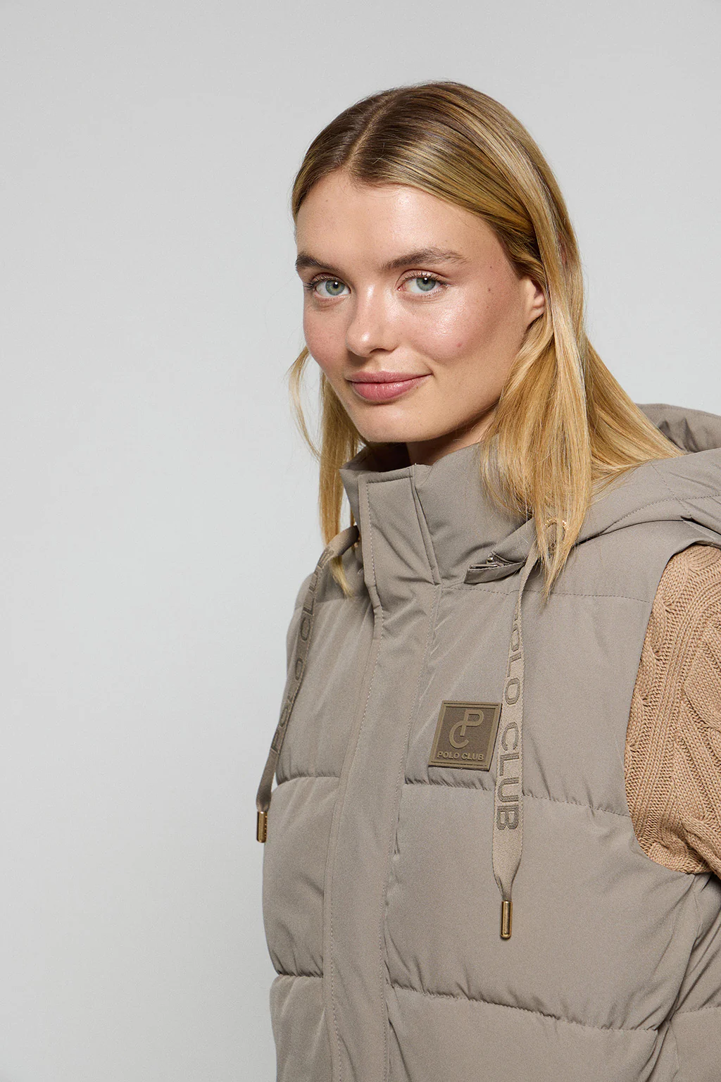 Taupe vest Tokio with detachable hood and Polo Club details - Image 3