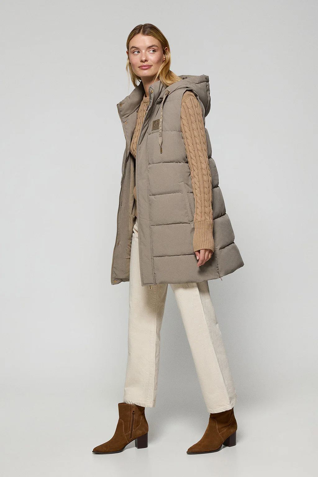 Taupe vest Tokio with detachable hood and Polo Club details - Image 7